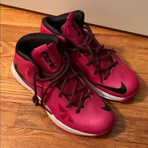 Limited Edition Lebron Basketball Shoes